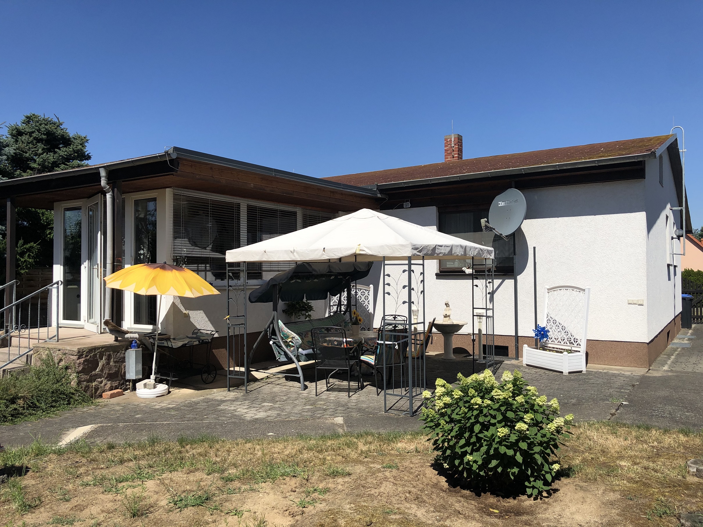 Südansicht mit Wintergarten in Coswig